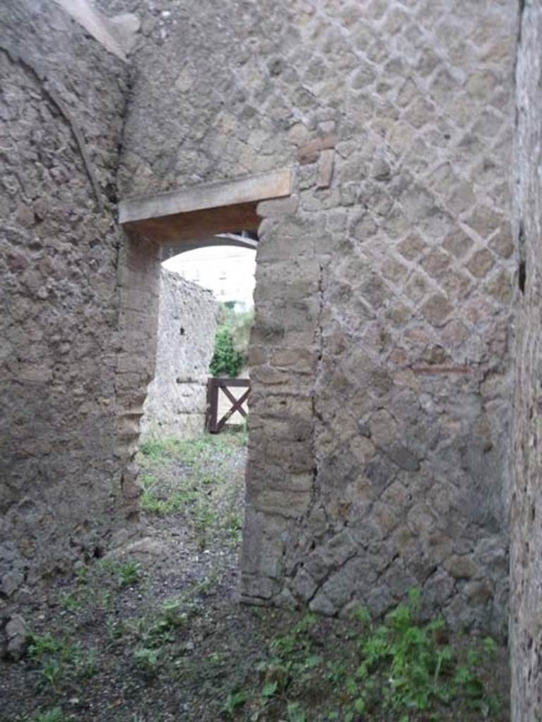 Ins. Orientalis II.10, Herculaneum. September 2015.
Looking north-east to doorway from room in Ins. Or. II.11
